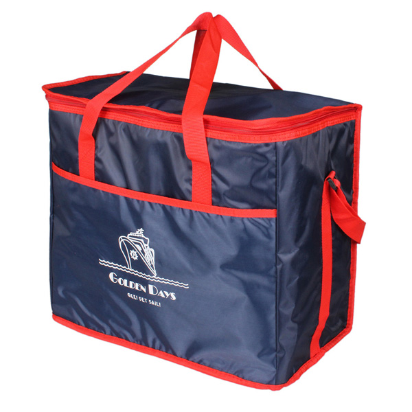 Packaging & Bag Material: blue 600D oxford + aluminum film<br>
Size: 25 x 13 x 18cm （L*W*H）<br>
Structure: 4 panels<br>
Handle: 2 pcs red PP webbing flat handles on the middle of front and back panel, 4 ends sewed from the position 2/3 away the bottom<br>
Suspender: one red PP webbing flat suspender on the gussets, 2 webbings sewed from the bottom of gussets, right side with a hole， connected suspender with a black buckle<br>
Zipper: red nylon zipper 3# on the top of 3 sides, with a red puller<br>
Binding: red 600D Oxford fabric binding<br>
Outside pocket: one blue pockect on the outside of front panel, with red 600D oxford binding<br>
Pringting: 1c/1s print on the middle of outside pocket
