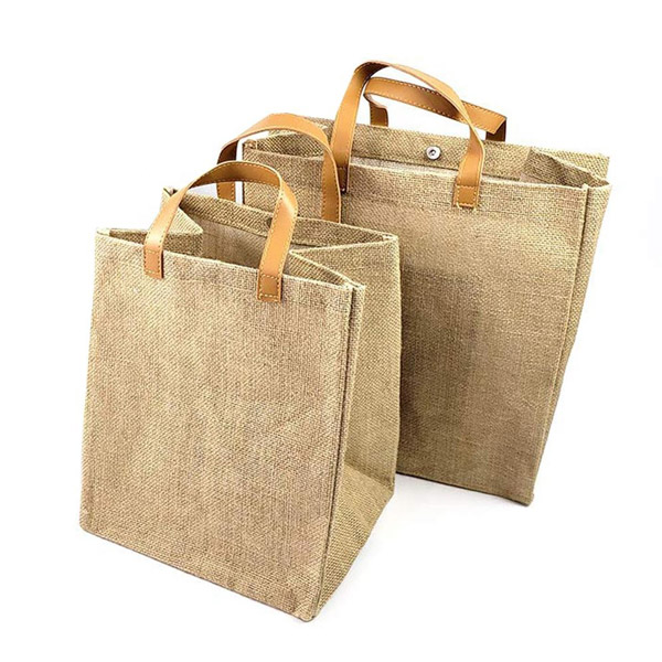 Packaging & Bag *Material: jute.<br>
*Handle: 2pcs PU handles fixed on top.<br>
*Button closure: a pair of metal buttons on top.<br>
*Printing: without.
