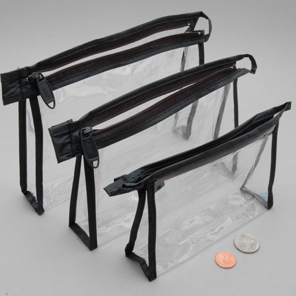 Packaging & Bag *Material: Clear PVC (PVC cold crack resistant minus 15 degree).<br>
*Structure: 3 panels bag.<br>
*Binding: Black PEVA binding.<br>
*Zipper: Black nylon zipper #5 fixed on top, with 1pc black metal puller. 